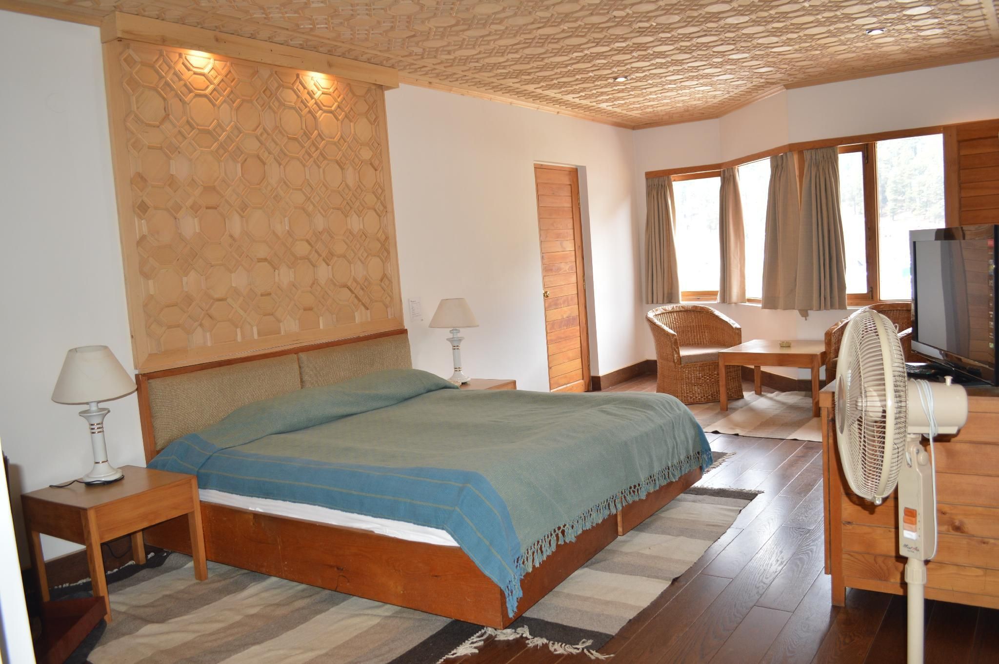 Pahalgam Hotel Deluxe Double Room 3