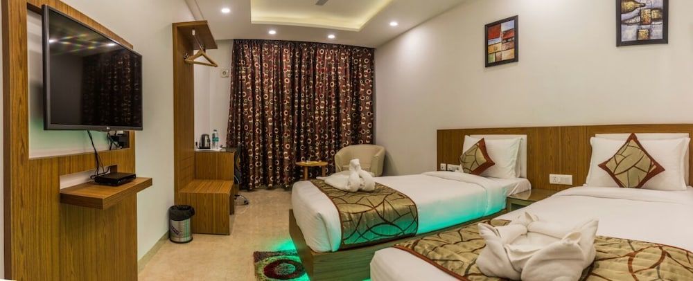 Hotel Suktara International DELUXE ROOM WITH AC 2