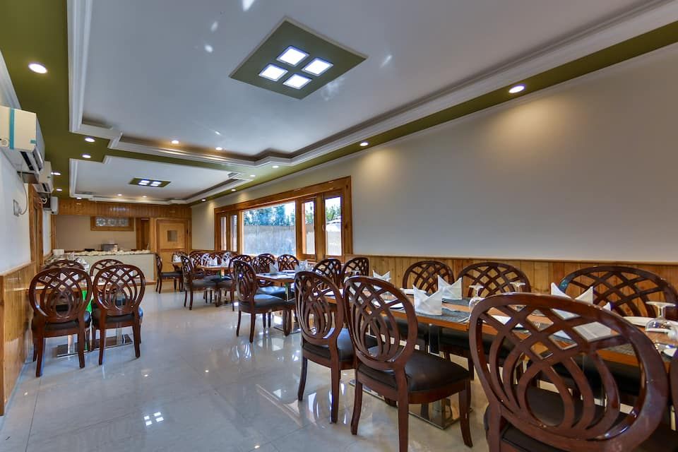 Carlton Villa Dining (WildFlower)