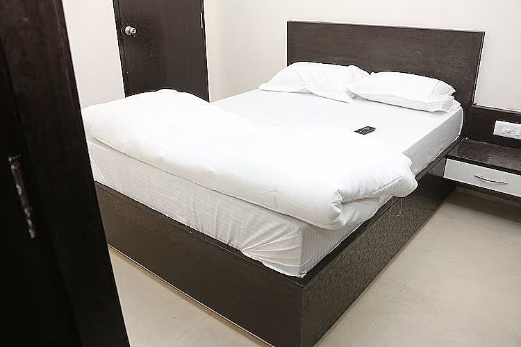 Normal Non Ac Single Bed (SMALL SIZE)