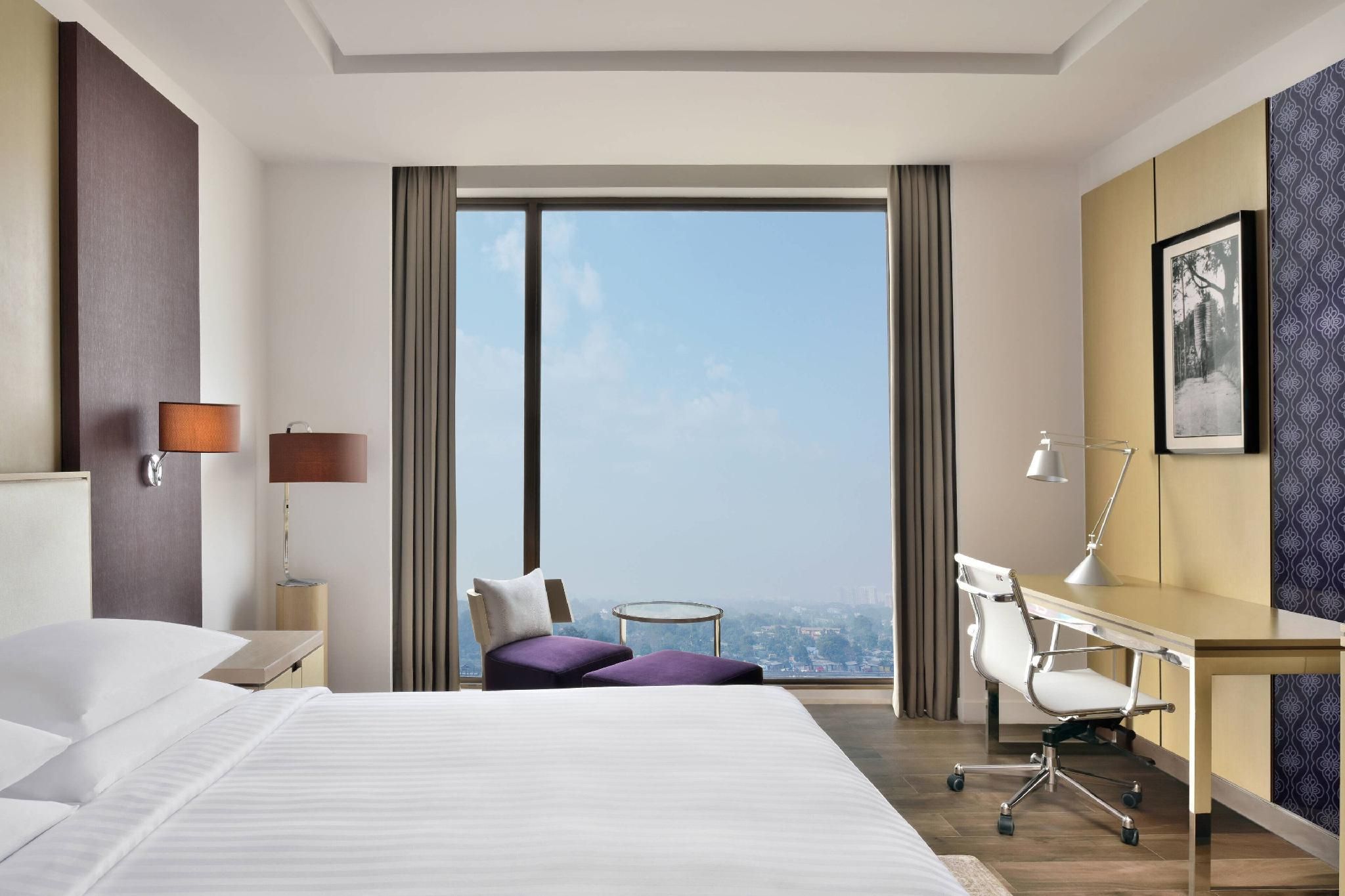 Executive Room, 1 King Bed, Smoking