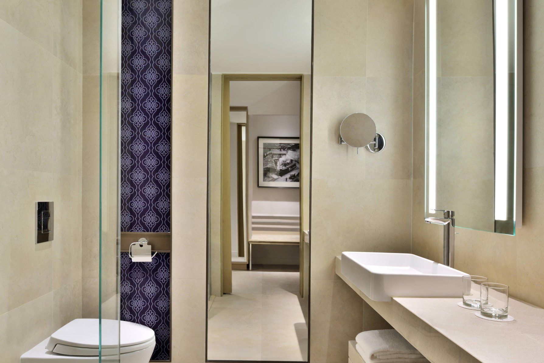 Deluxe King Bathroom