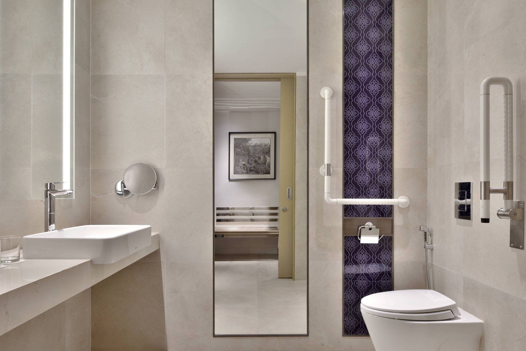 Courtyard Siliguri Guest room, 1 King, City view 4