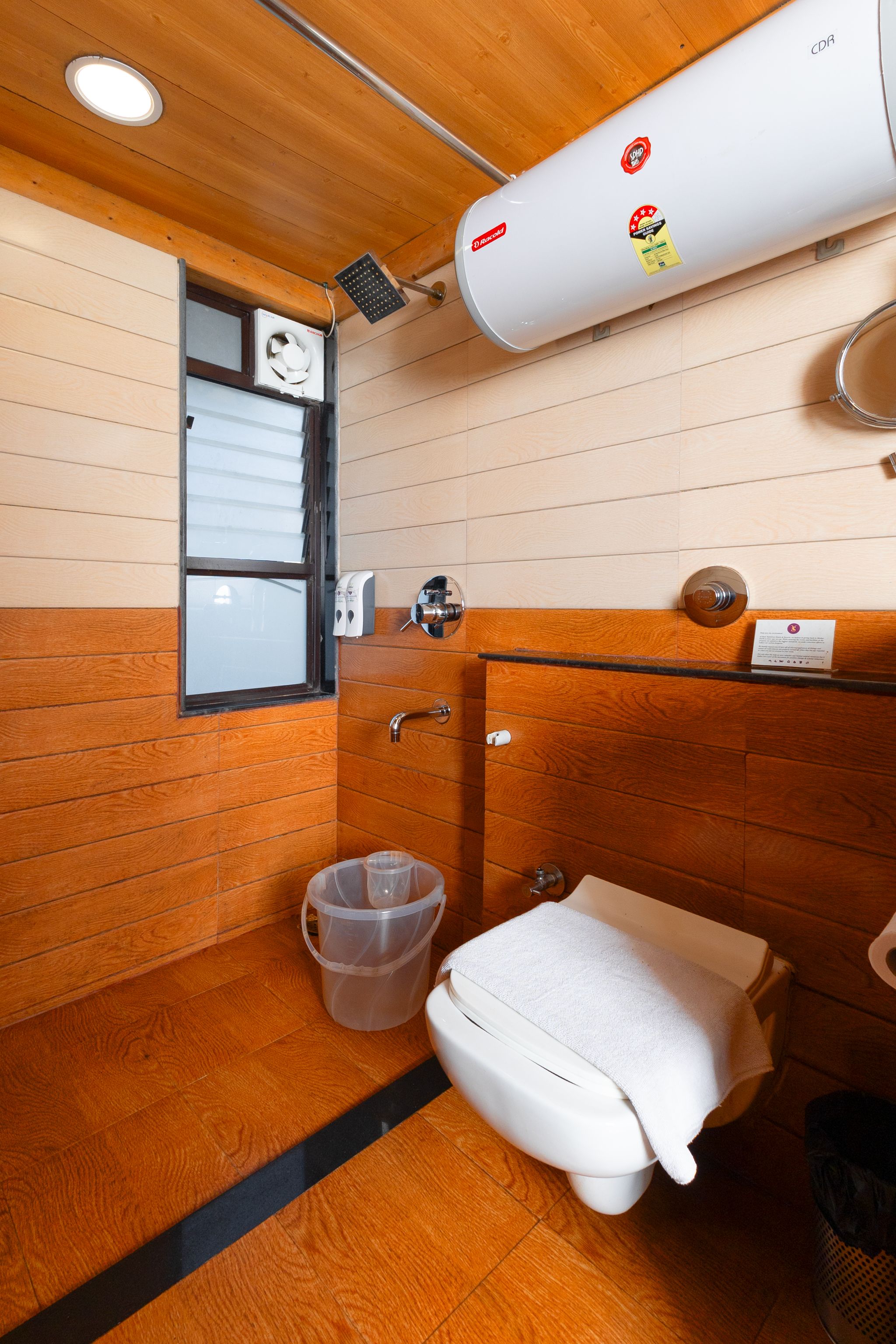 Sumitel Hotel 500 meters from Mall Road Premium Room and City View 5