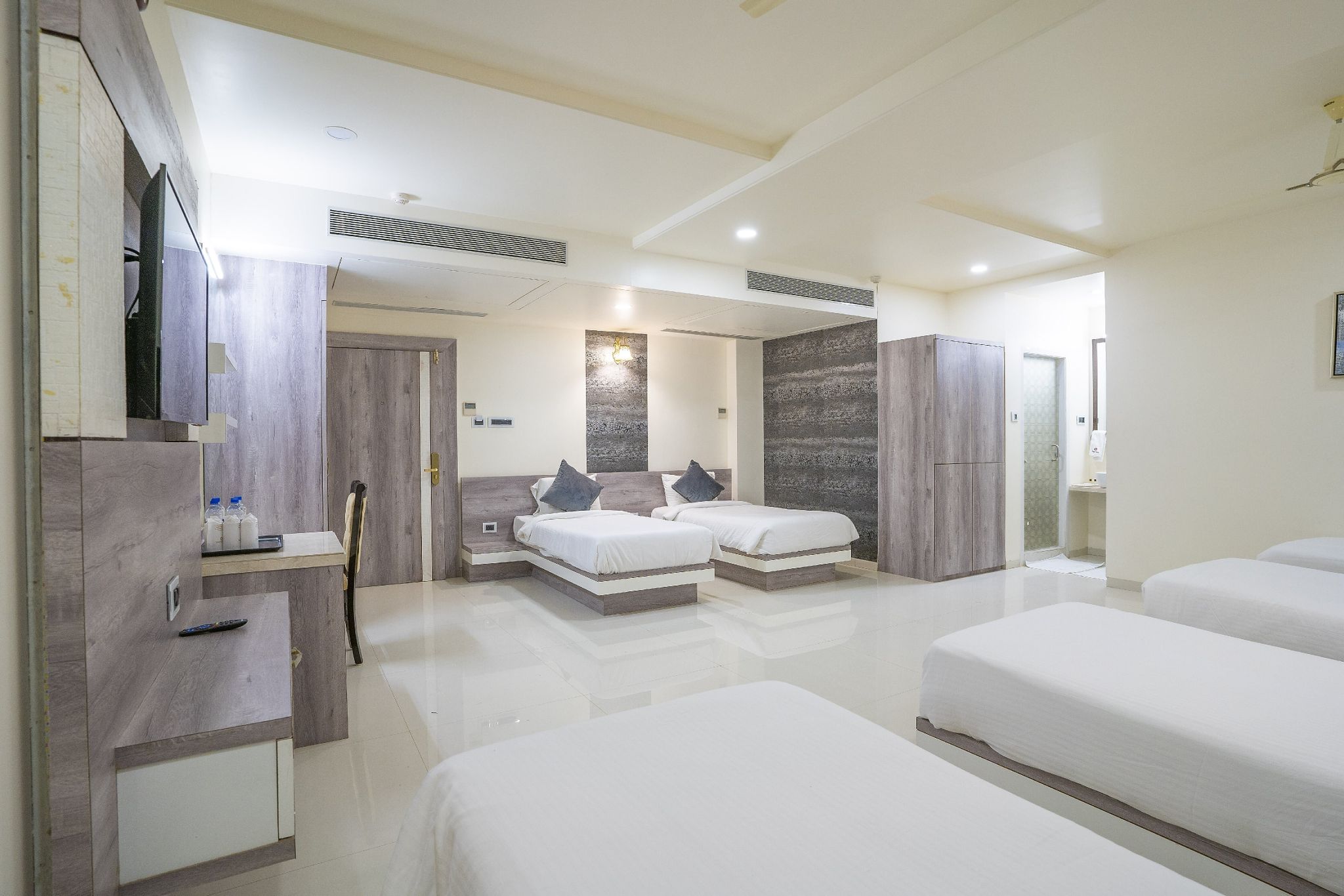 Royal AC Room with WIFI