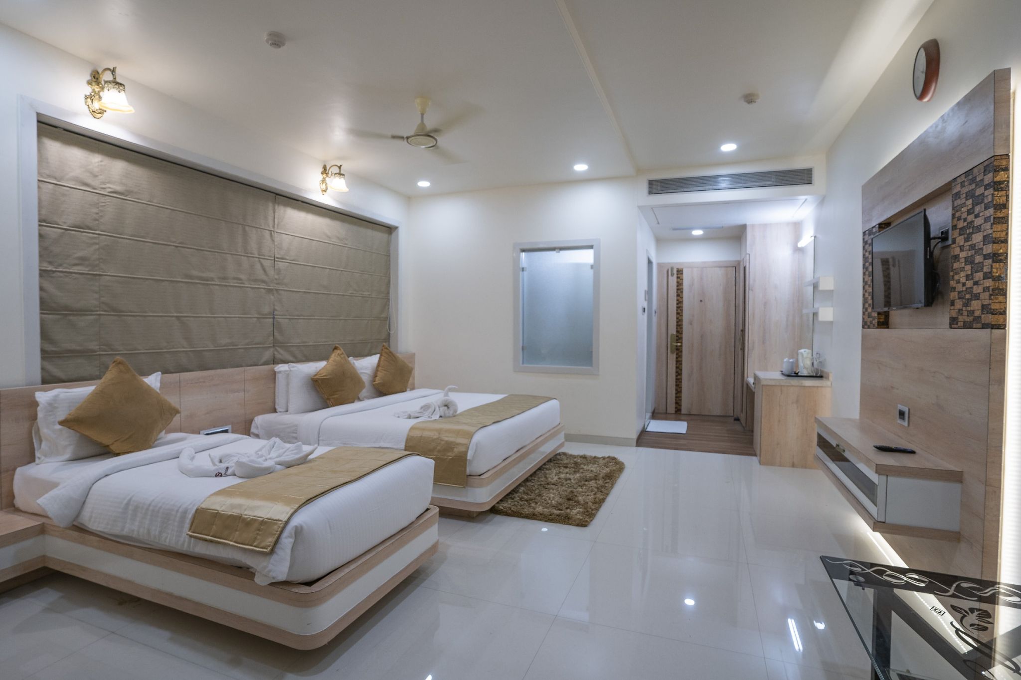 Royal AC Room with WIFI