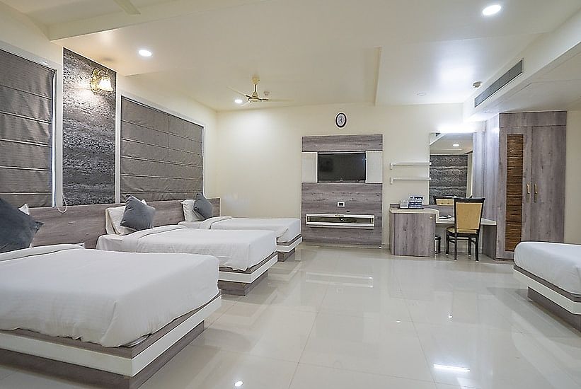 Family Suite Room with Six Bed