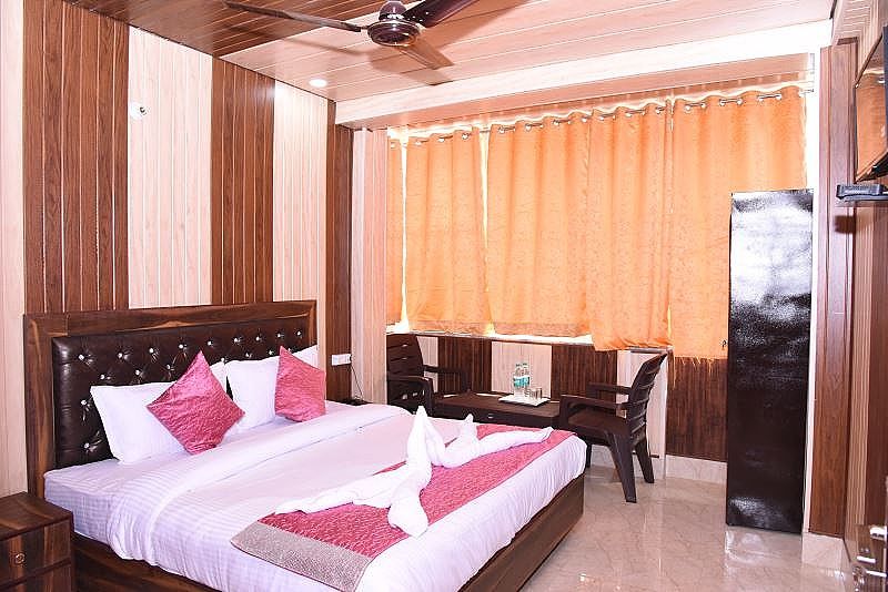 Hotel Accurate Deluxe Room 2