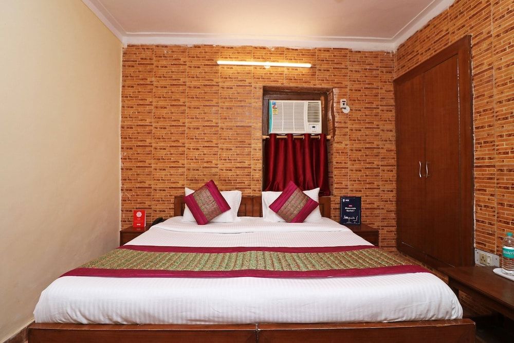 Townhouse DSR Classic Standard Double Room 2