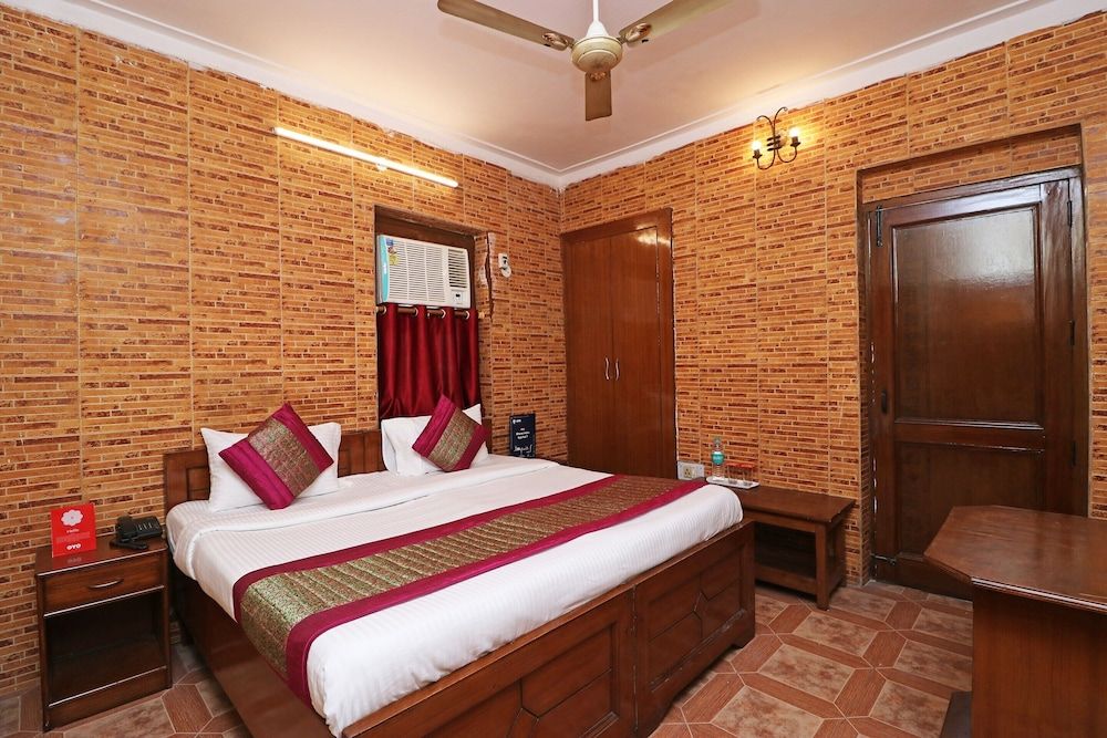 Townhouse DSR Classic Standard Double Room 11