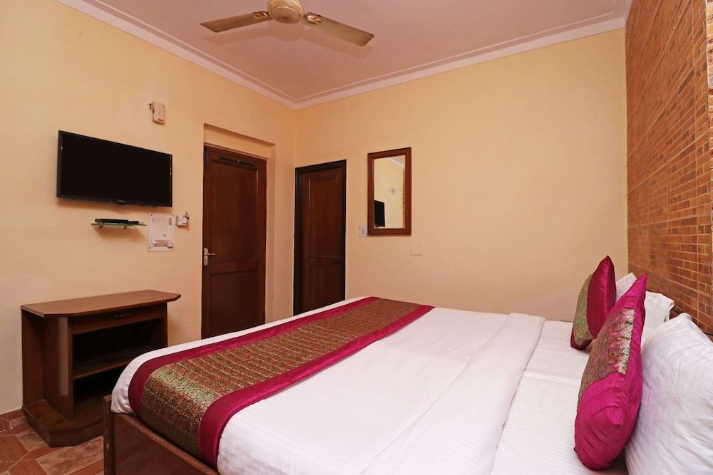 Townhouse DSR Classic Standard Double Room 14