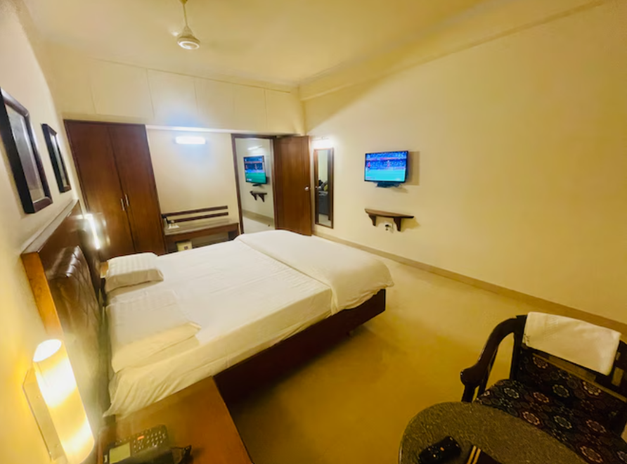 undefined Hotel Bombay Inn 5