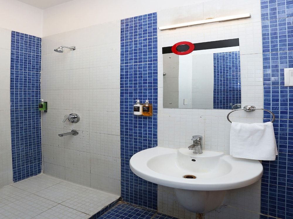 Collection O 186 Hotel Triple C Double or Twin Room 5