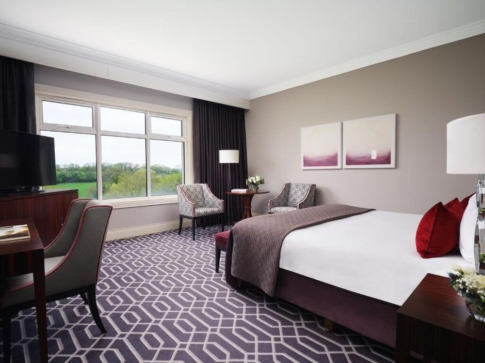 Signature King Guestroom