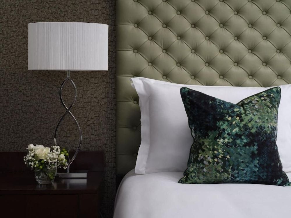 Signature King Guestroom