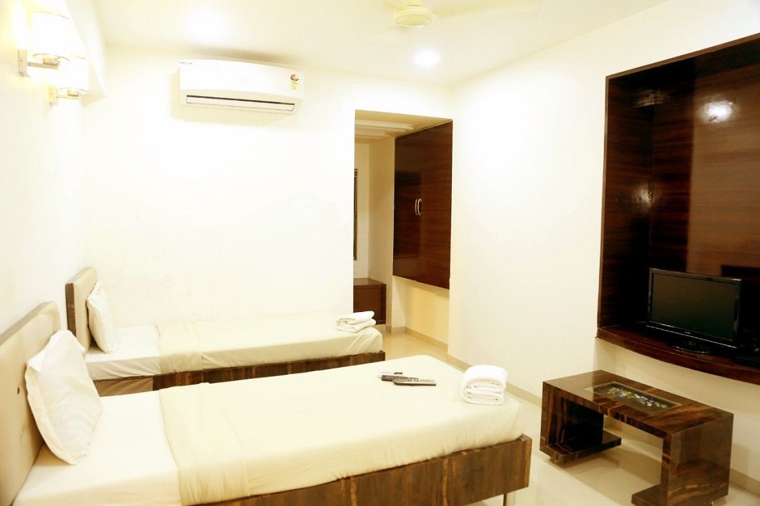 Deluxe Twin Bed Room