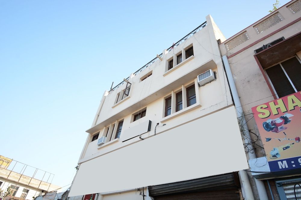 undefined OYO 30943 Hotel Tourist 2