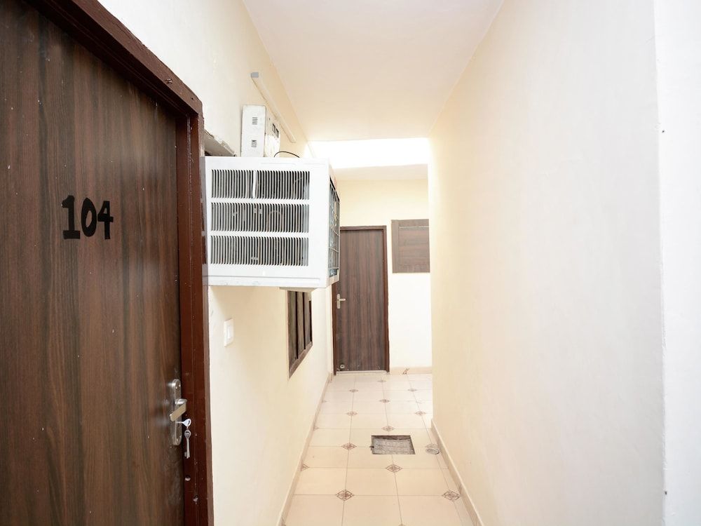 undefined OYO 30943 Hotel Tourist 4