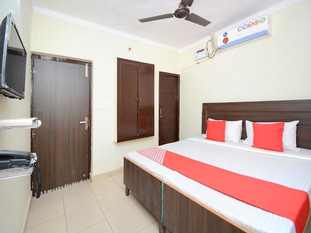 OYO 30943 Hotel Tourist Double or Twin Room 2