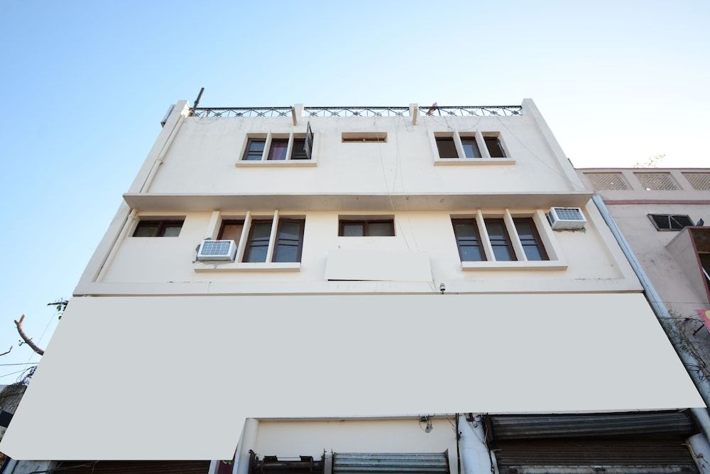 undefined OYO 30943 Hotel Tourist