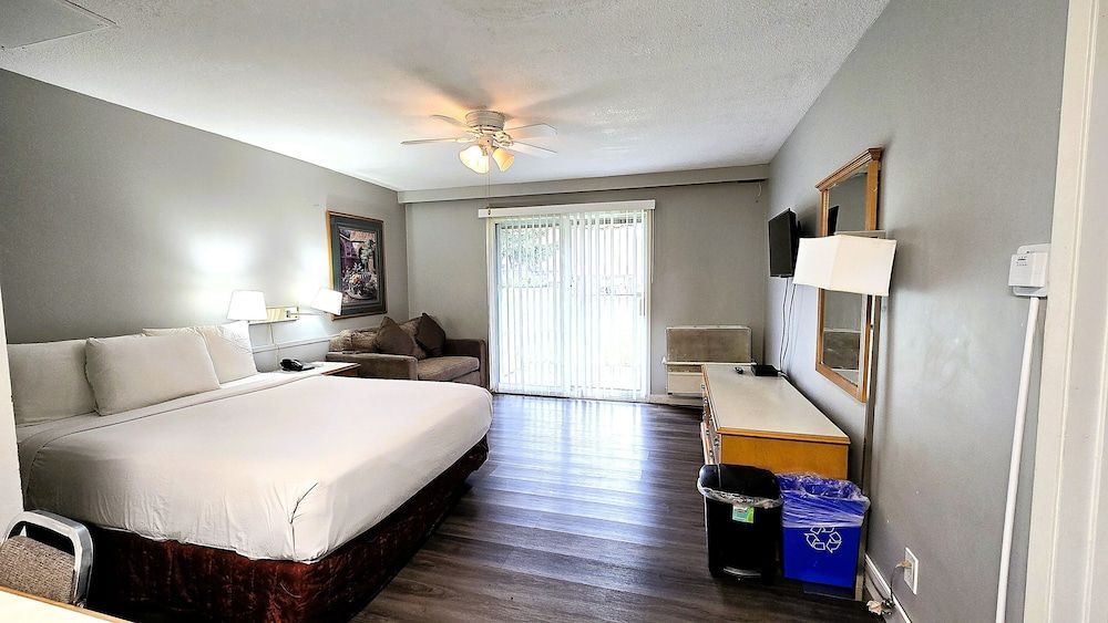Suite, 1 Bedroom, Kitchen