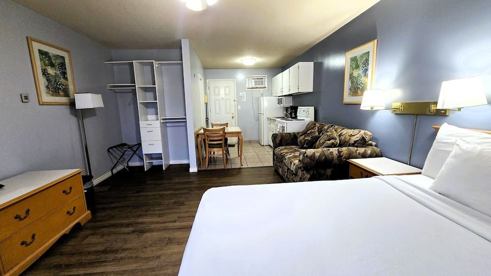Studio Suite, Kitchen