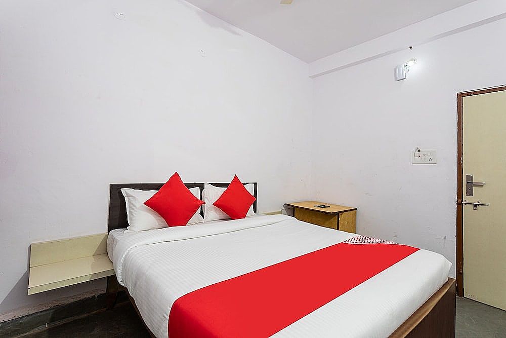 undefined OYO 29881 Hotel Gajanan 5