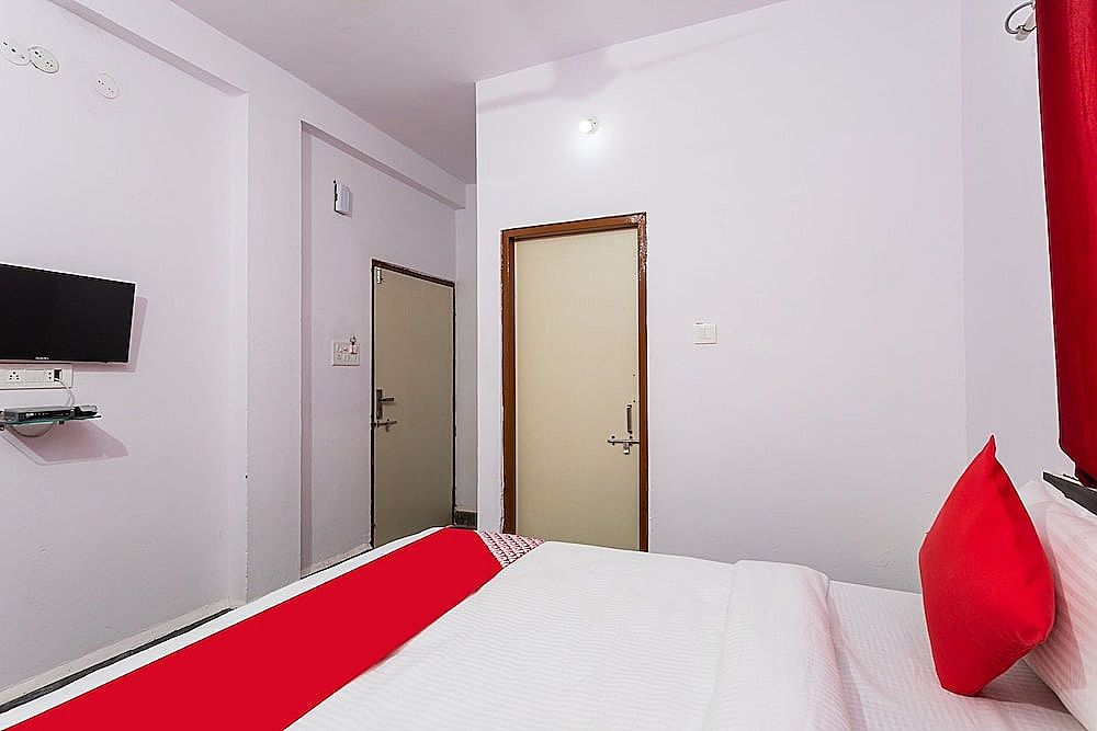 undefined OYO 29881 Hotel Gajanan 8