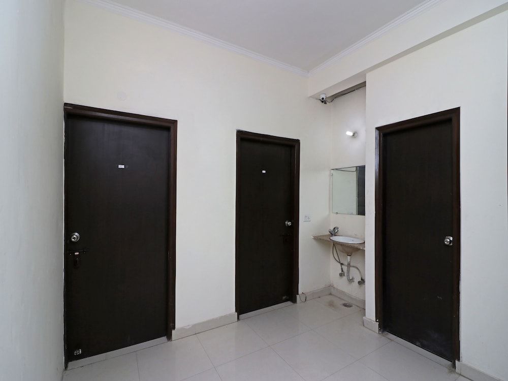 OYO 13046 The City Hospitality Double or Twin Room 11