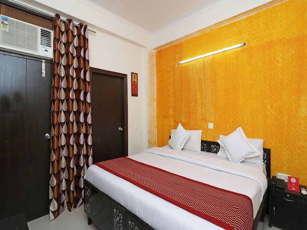 OYO 13046 The City Hospitality Double or Twin Room