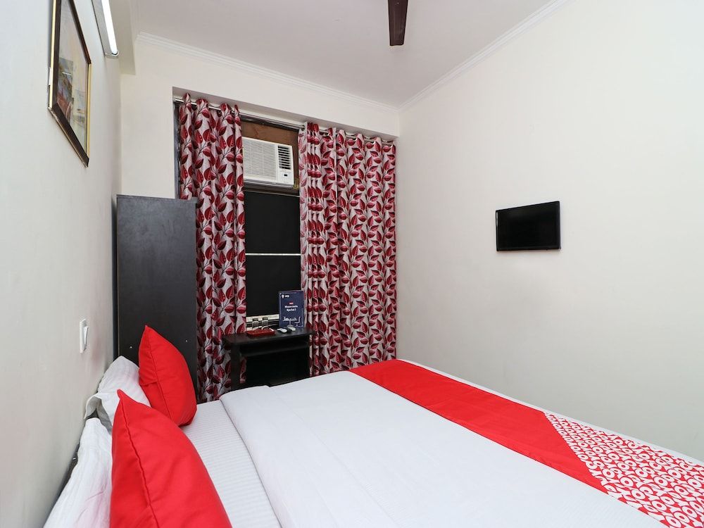 OYO 13046 The City Hospitality Double or Twin Room 4