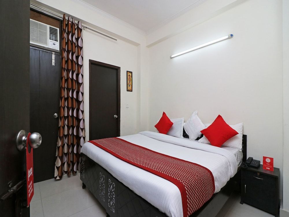 OYO 13046 The City Hospitality Double or Twin Room 3
