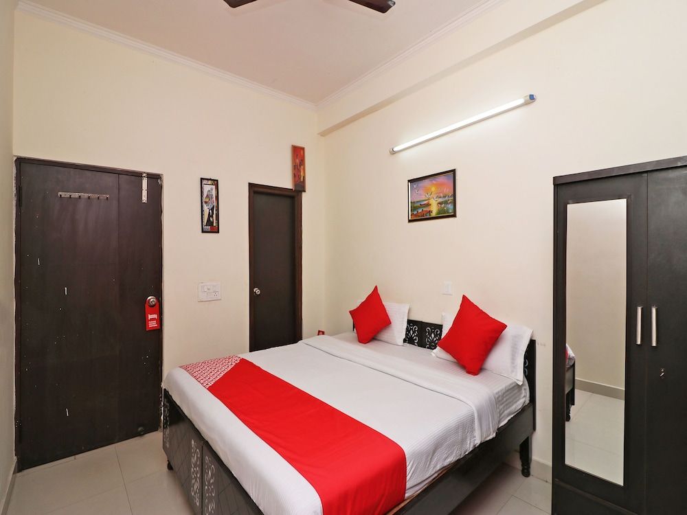 OYO 13046 The City Hospitality Double or Twin Room 2