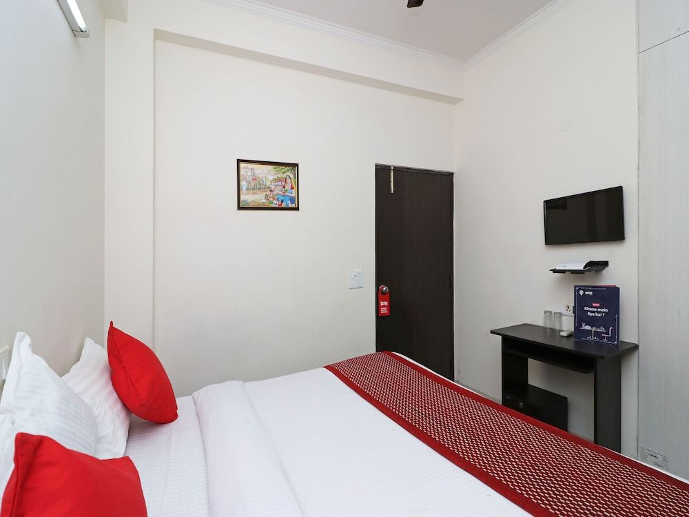 OYO 13046 The City Hospitality Double or Twin Room 5