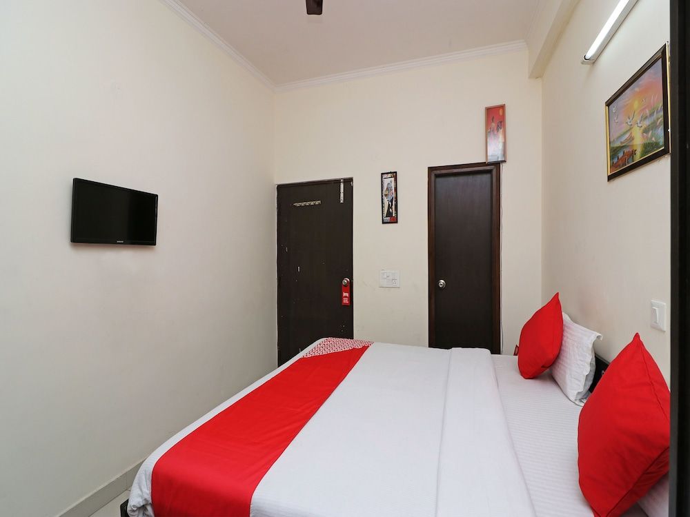 OYO 13046 The City Hospitality Double or Twin Room 7