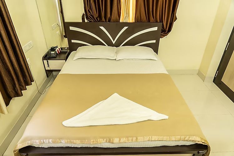 Bnson Blue Hotel Deluxe AC (Queen) 3