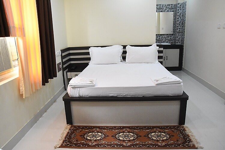 Bnson Blue Hotel Deluxe AC (Queen)