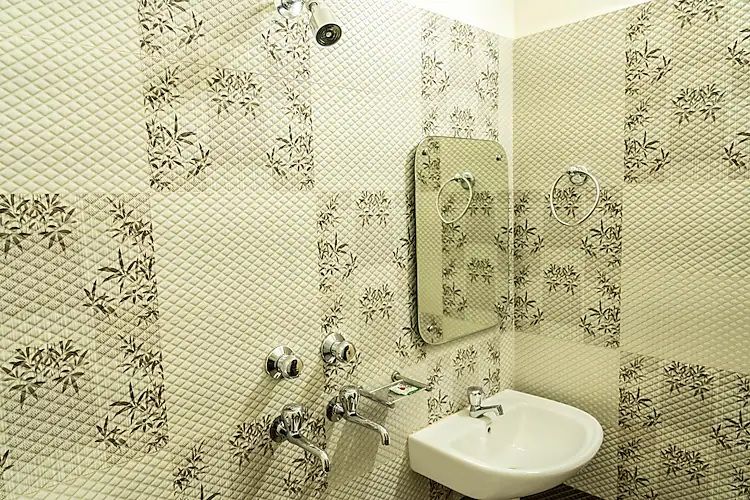 Bnson Blue Hotel Deluxe AC (Queen) 2