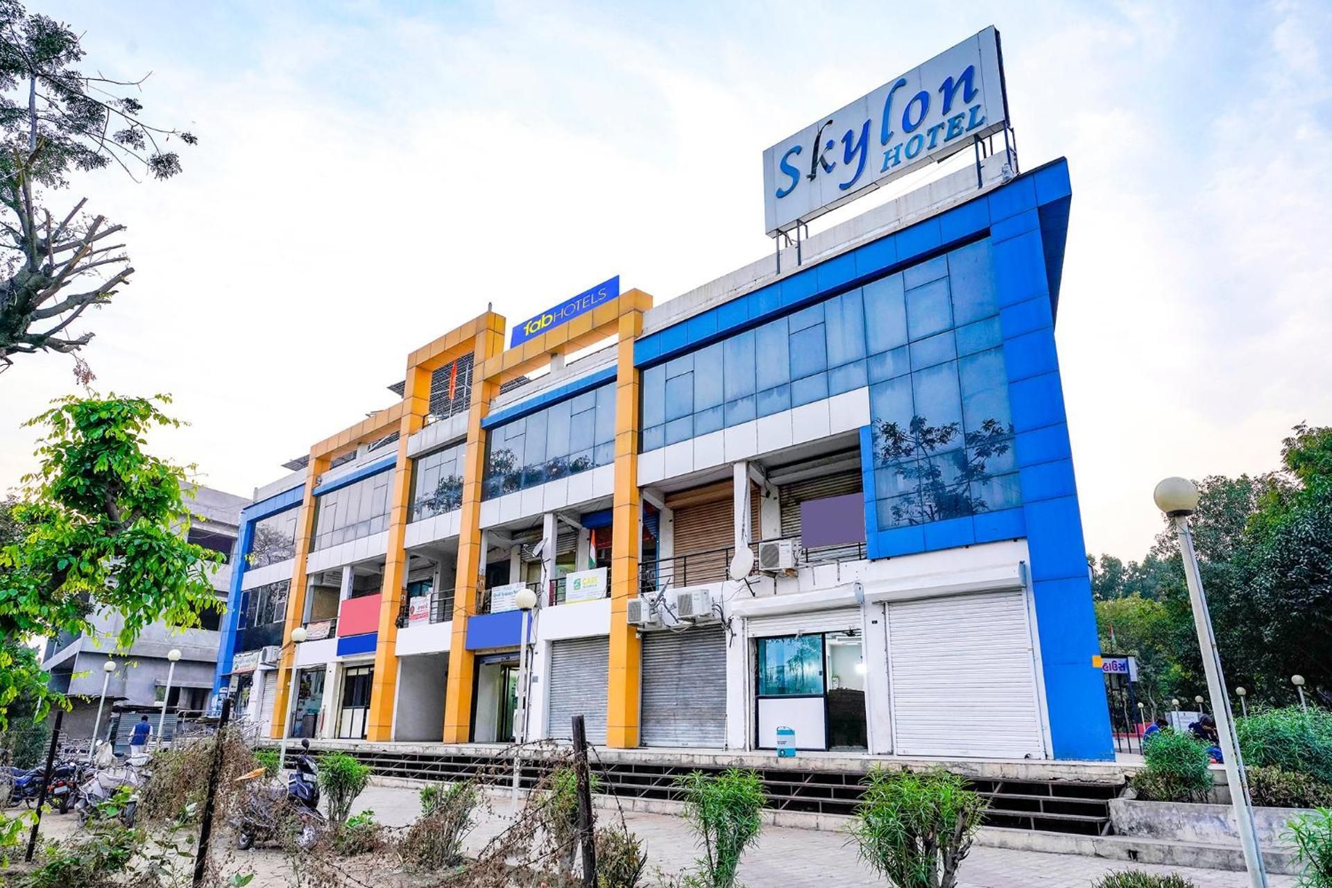 Skylon Hotel Gandhinagar