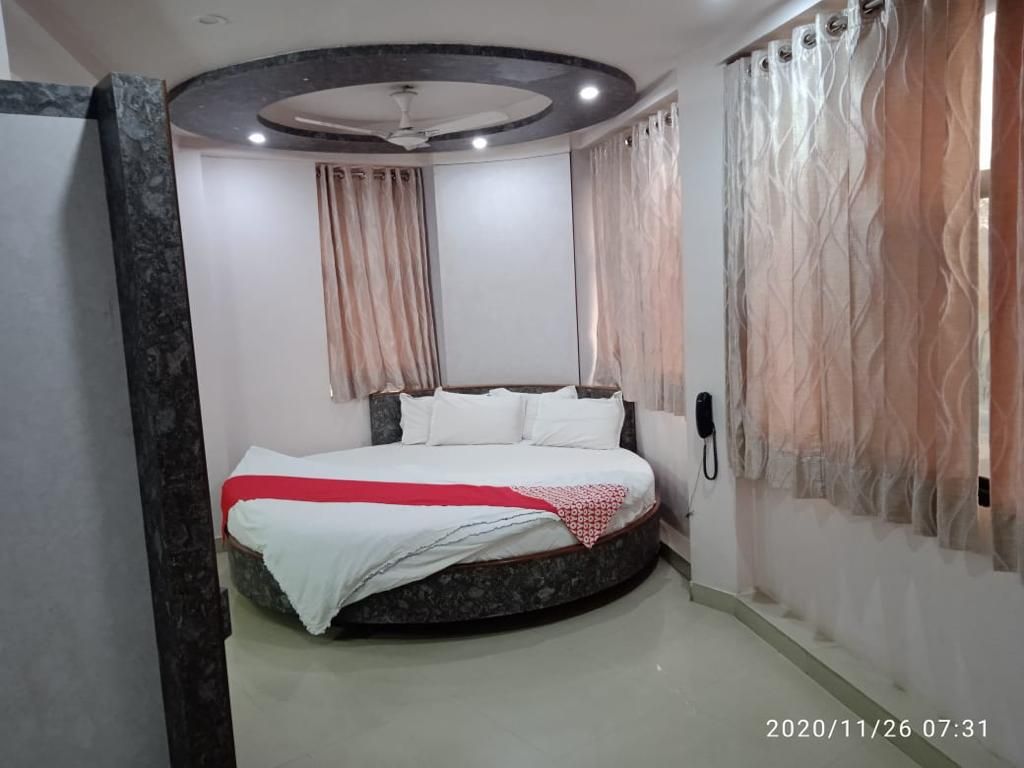 Skylon Hotel Gandhinagar Standard Non A/C Room 2