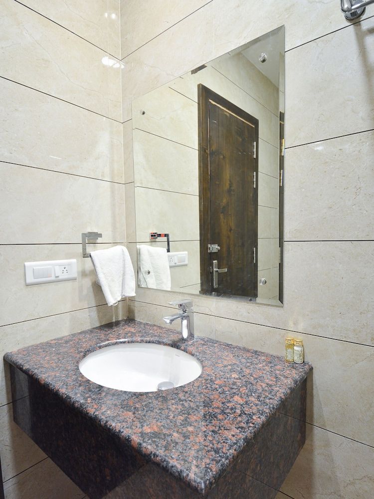 Capital O 37234 Reejas Inns' N' Suites