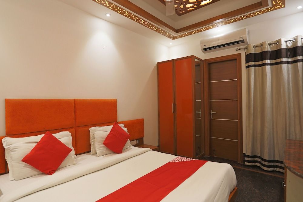 OYO 15183 JJK Home Stay Double Room, 1 King Bed 5