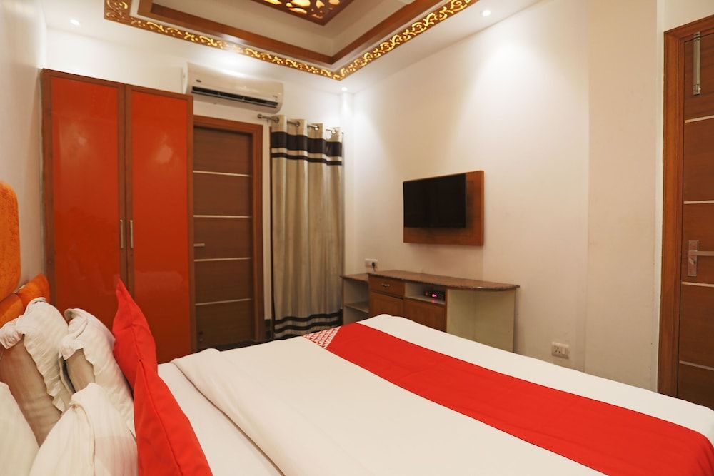 OYO 15183 JJK Home Stay Double Room, 1 King Bed