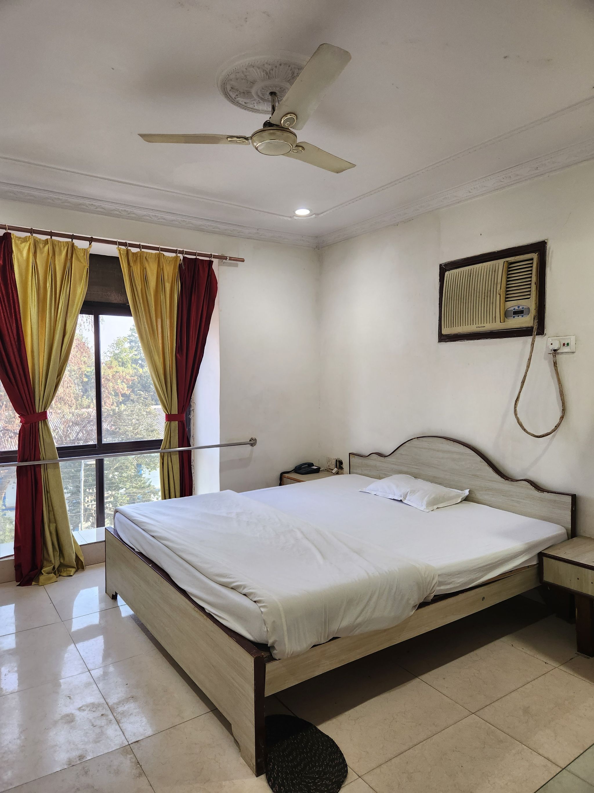 HOTEL PRIYANKA INTERNATIONAL STANDARD ROOM 2