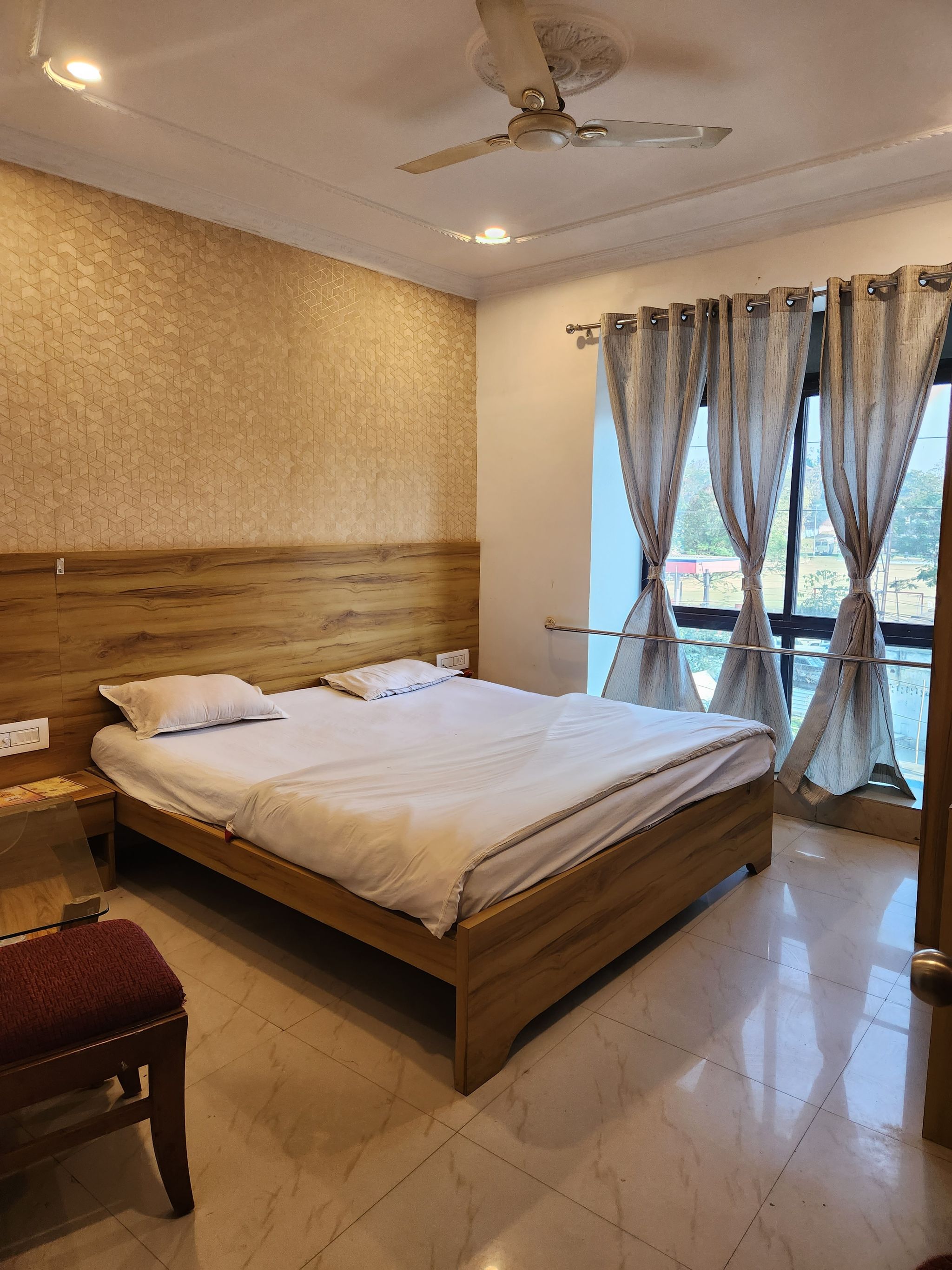 DELUXE ROOM 