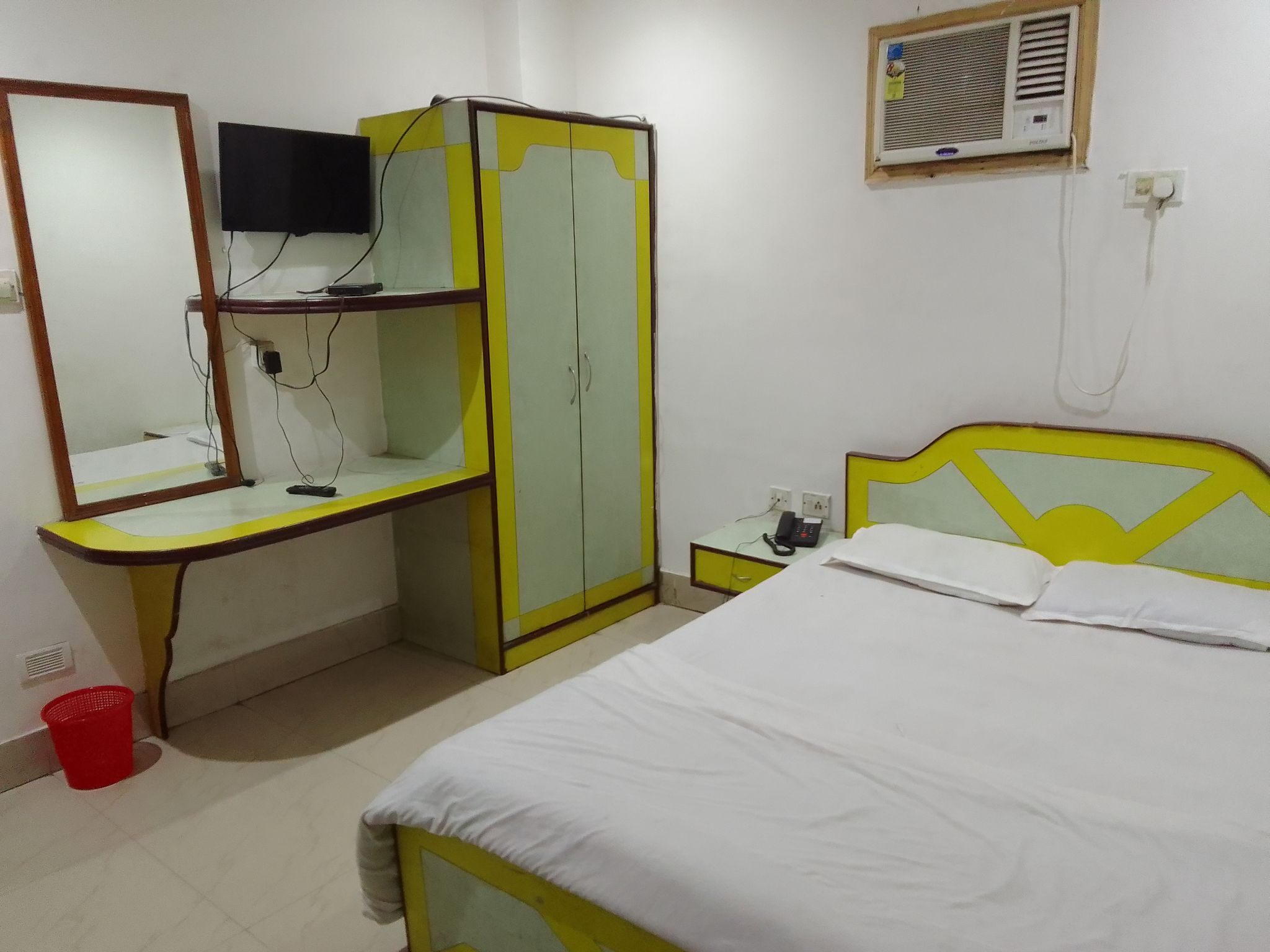 HOTEL PRIYANKA INTERNATIONAL STANDARD ROOM 4