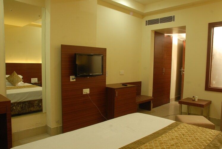 Hotel Presidency Deluxe Room 3