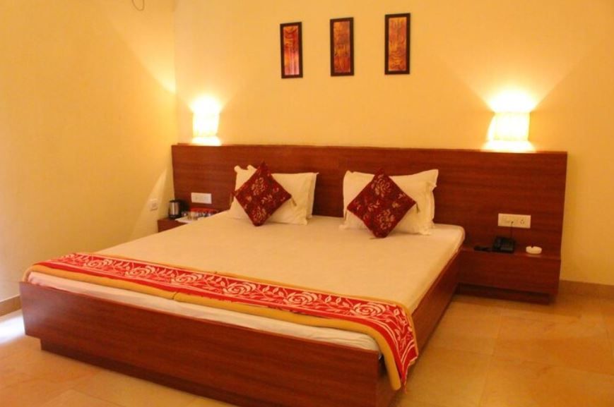 Hotel Garden Court Semi Deluxe Room without AC