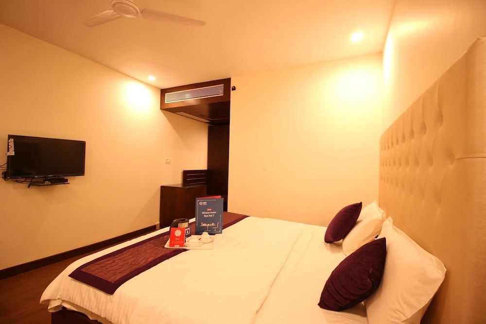 undefined OYO 3823 Marigold Club 6