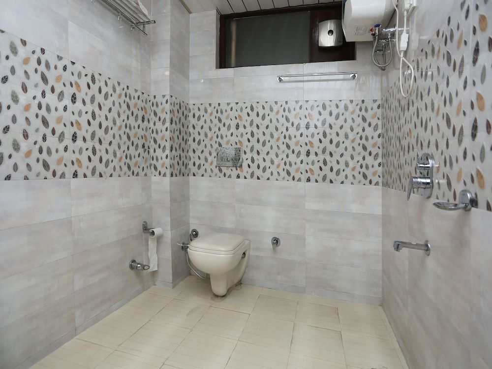 OYO 19342 Shyam Regency Deluxe Double or Twin Room, 1 King Bed 10